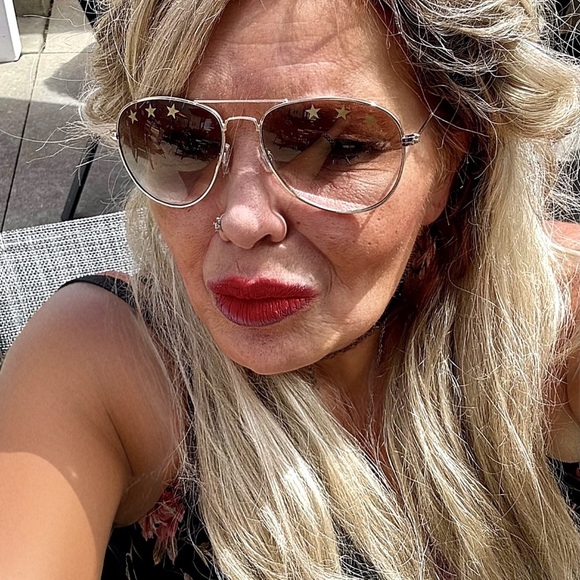 Meet your Posher, Michele - Picture 8 of 15